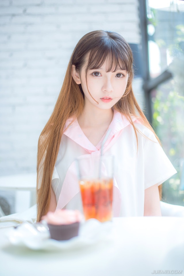 男学生以不知天高地厚想法幼稚盲目自大为主，女学生就不那么想法幼稚了，而且有一部分想法还很成熟。——韩寒眼中的大学生。